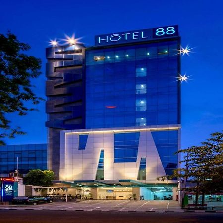 Hotel 88 Grogol By Wh Yakarta Exterior foto