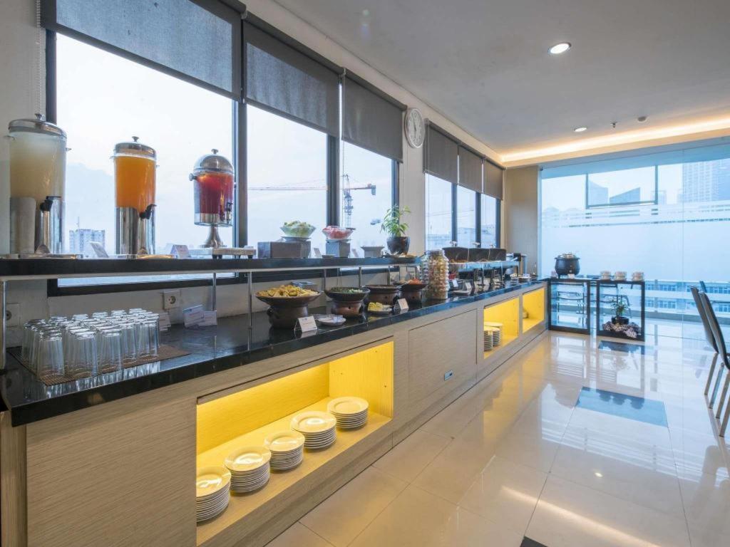 Hotel 88 Grogol By Wh Yakarta Exterior foto