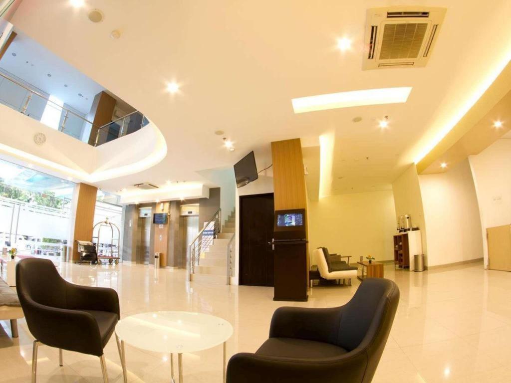 Hotel 88 Grogol By Wh Yakarta Exterior foto