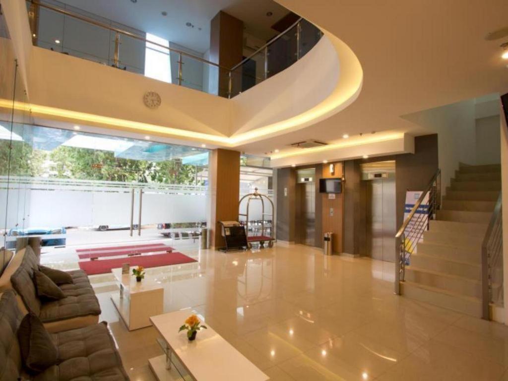 Hotel 88 Grogol By Wh Yakarta Exterior foto