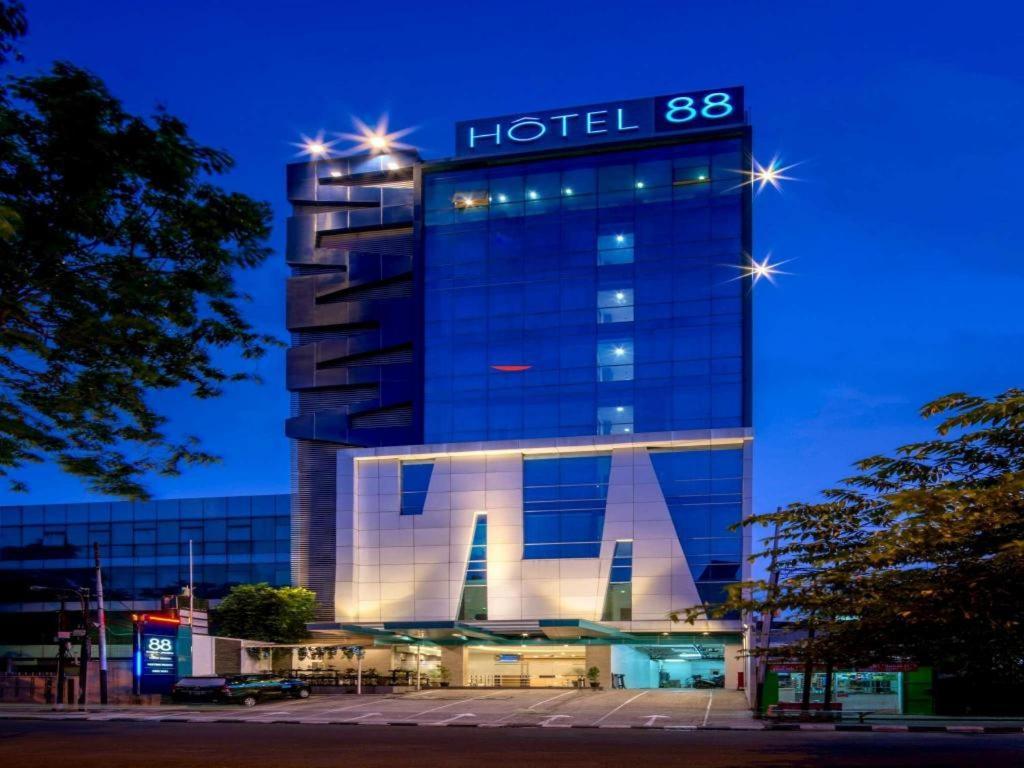 Hotel 88 Grogol By Wh Yakarta Exterior foto