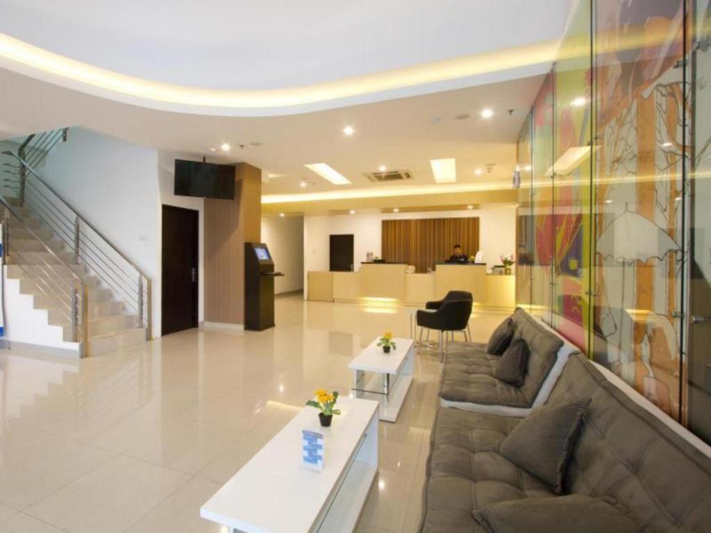 Hotel 88 Grogol By Wh Yakarta Exterior foto